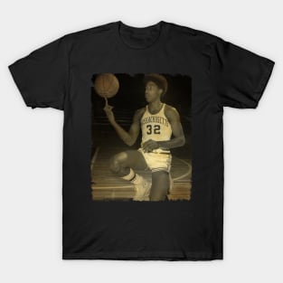 Julius Erving - Vintage Design Of Basketball T-Shirt